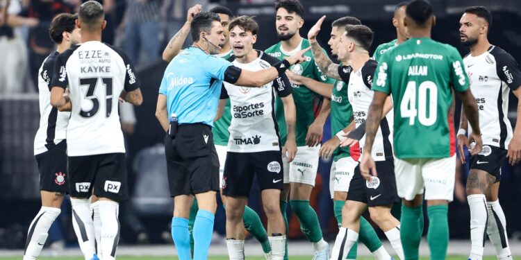 Corinthians aguarda julgamento no STJD que pode resultar em portões fechados e desfalques importantes