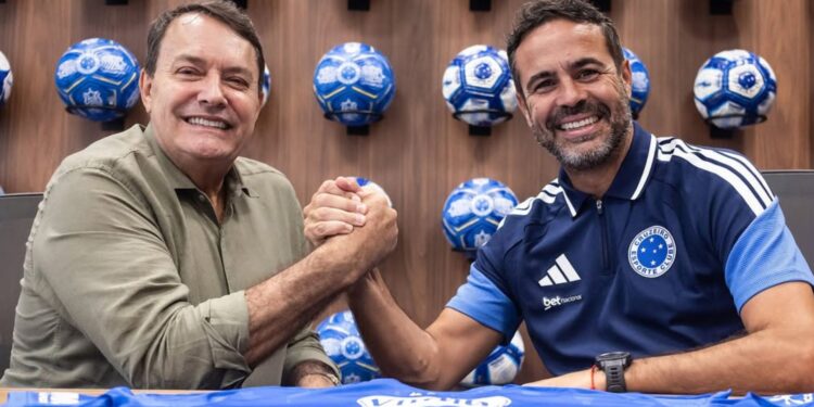 Técnico Artur Jorge renova contrato com o Cruzeiro até 2030