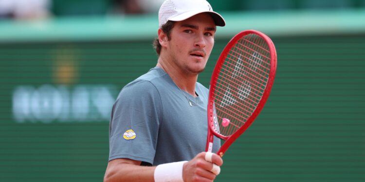João Fonseca comemora vitória sobre Arthur Rinderknech no ATP 500 de Munique