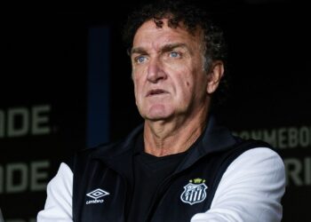 Cuca defende Neymar e Gabigol após partida do Santos na Vila Belmiro pela Sul-Americana