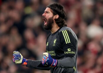 Alisson é eleito o 3º melhor goleiro do mundo em 2026 pelo The Athletic
