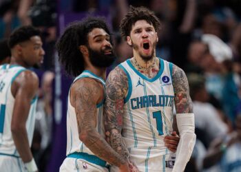 LaMelo Ball e Coby White foram os destaques da vitória dos Hornets no Play-In da NBA