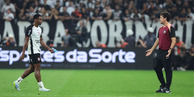 O volante André, do Corinthians, foi punido com multa salarial após a expulsão no clássico contra o Palmeiras