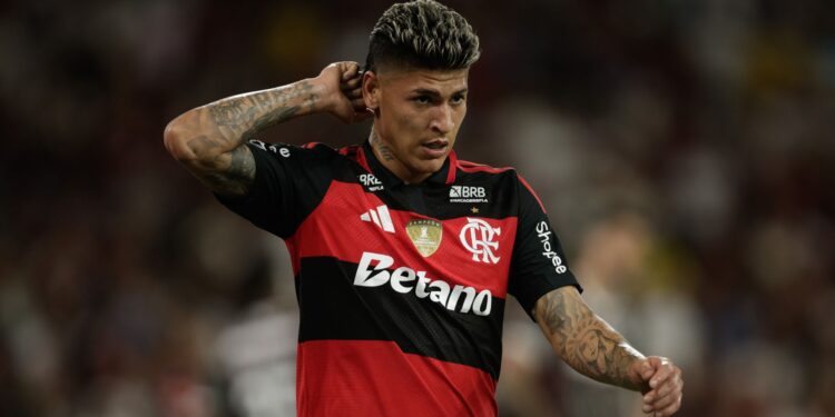 O meia Carrascal desfalca o time após decisão do STJD