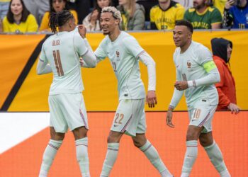 Hugo Ekitike marcou o segundo gol da França na vitória sobre o Brasil