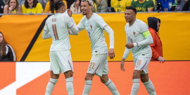 Hugo Ekitike marcou o segundo gol da França na vitória sobre o Brasil