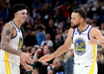 Stephen Curry foi o cestinha na vitória dos Warriors e dos Clippers na NBA