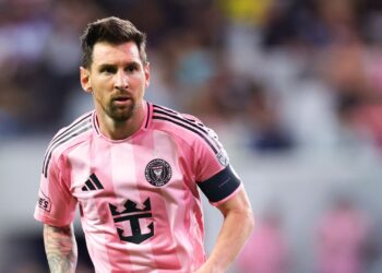 O astro argentino Messi expande seus negócios no futebol europeu com a compra de clube na Espanha