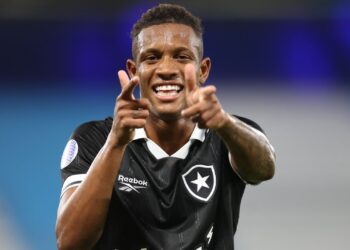 Danilo marcou o terceiro gol do Botafogo na vitória sobre o Racing