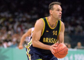 Oscar Schmidt é considerado o maior jogador de basquete do Brasil