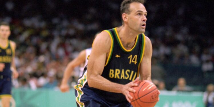 Oscar Schmidt é considerado o maior jogador de basquete do Brasil