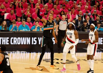 Wembanyama foi o cestinha dos Spurs na vitória sobre os Trail Blazers