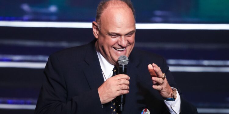 Família revela que Oscar Schmidt enfrentava novo tumor grau 4 desde o ano passado