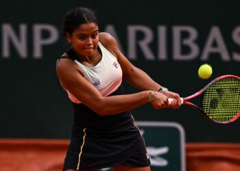 Naná Silva luta ponto a ponto contra ucraniana Daria Snigur em sua estreia histórica no Madrid Open
