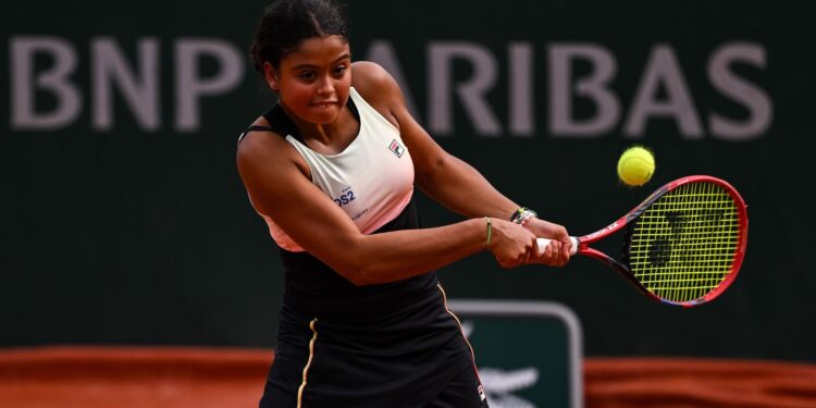 Naná Silva luta ponto a ponto contra ucraniana Daria Snigur em sua estreia histórica no Madrid Open