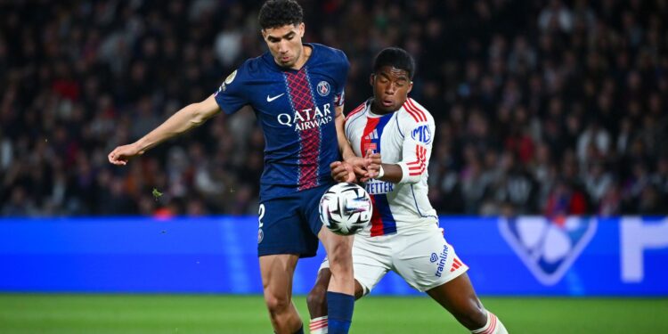 Endrick brilha contra o PSG, mas vira alvo de críticas de Hakimi por comemoração com dancinha