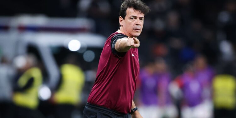 Diniz exalta o elenco do Corinthians após vitória por 1 a 0 sobre o Barra-SC na Copa do Brasil
