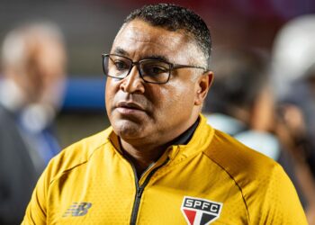 Roger Machado garantiu que não desistirá do cargo apesar das críticas