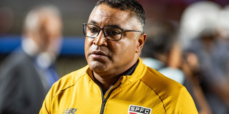 Roger Machado garantiu que não desistirá do cargo apesar das críticas