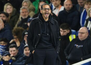 Técnico do Chelsea afirma que "atuação foi indefensável" após derrota histórica por 3 a 0 para o Brighton