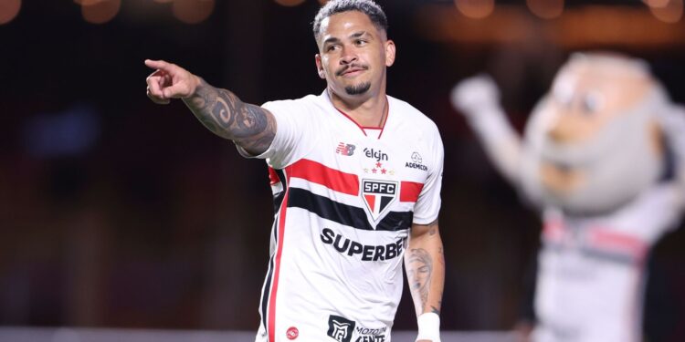 Luciano faz questão de blindar técnico Roger Machado das críticas no Morumbis
