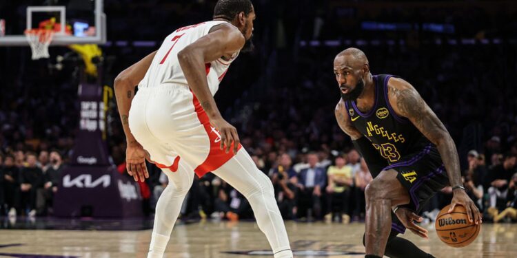 LeBron James foi o cestinha dos Lakers sobre os Rockets