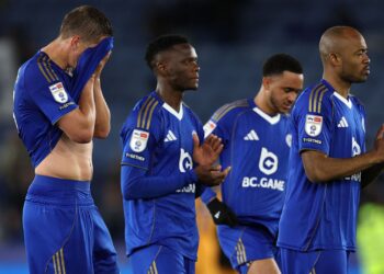 O empate com o Hull City confirmou o rebaixamento do Leicester City dez anos após o título da Premier League