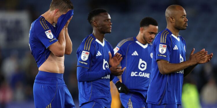 O empate com o Hull City confirmou o rebaixamento do Leicester City dez anos após o título da Premier League