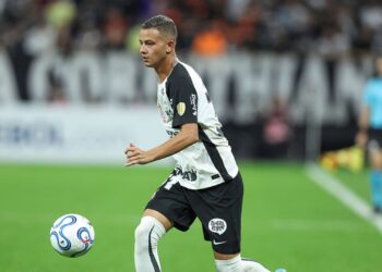 Kayke foi titular nas últimas cinco partidas do Corinthians na temporada