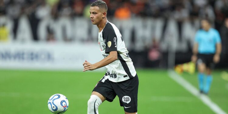 Kayke foi titular nas últimas cinco partidas do Corinthians na temporada