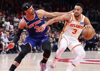 CJ McCollum foi o destaque dos Hawks na vitória sobre os Knicks