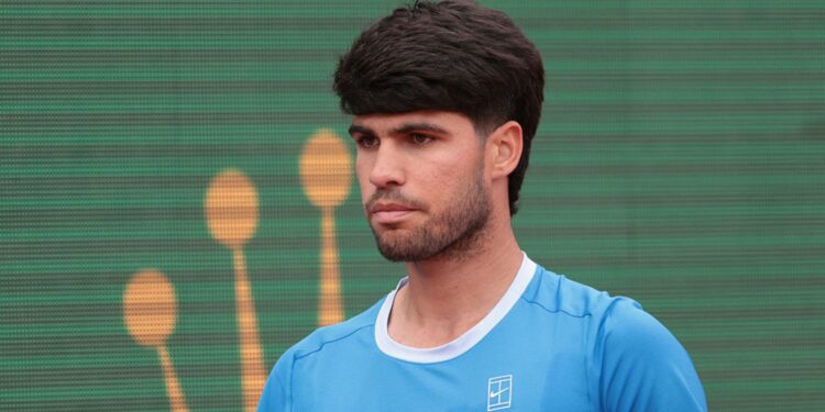 Carlos Alcaraz não vai disputar o torneio de Roland Garros