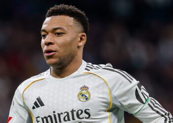 Mbappé inicia tratamento intensivo no Real Madrid para tentar disputar a Copa do Mundo em junho