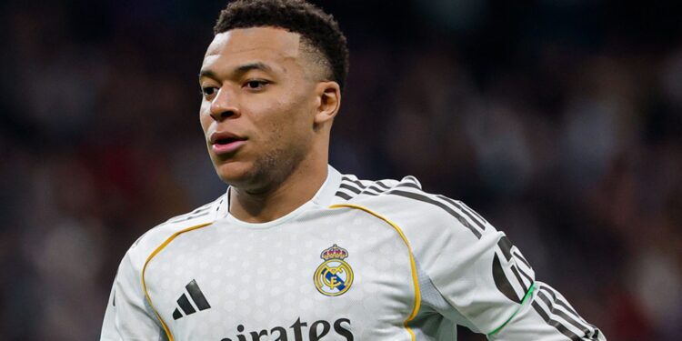 Mbappé inicia tratamento intensivo no Real Madrid para tentar disputar a Copa do Mundo em junho