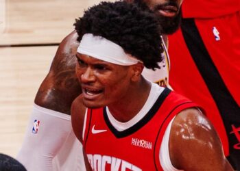 Amen Thompson foi o destaque dos Rockets na vitória sobre os Lakers