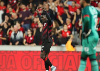 Viveros marcou dois gols no triunfo do Athletico-PR sobre o Vitória