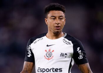 Lingard destaca paixão da torcida corinthiana e projeta conquista de títulos em sua passagem pelo Brasil