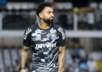 Gabigol garante que o gramado sintético não será impedimento para enfrentar o Palmeiras no Allianz Parque