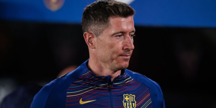 Barcelona mira a contratação do brasileiro João Pedro para substituir Lewandowski na próxima temporada europeia