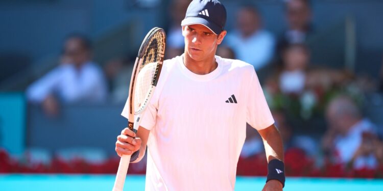 Sensação espanhola Rafael Jodar desafia o número 1 do mundo, Jannik Sinner, nas quartas de final em Madri