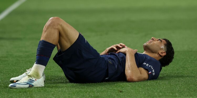 Hakimi sofre lesão na coxa e está fora da semifinal da Champions League contra o Bayern de Munique