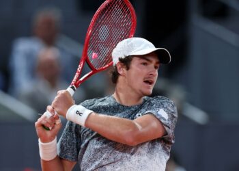 João Fonseca ganha duas posições no ranking mundial e volta a figurar entre os 30 melhores tenistas da ATP