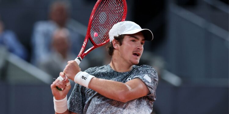 João Fonseca ganha duas posições no ranking mundial e volta a figurar entre os 30 melhores tenistas da ATP