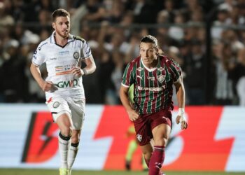 Lance do jogo entre Operário e Fluminense