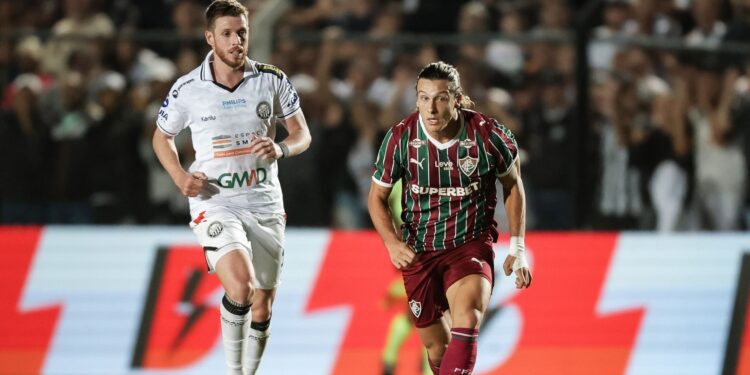 Lance do jogo entre Operário e Fluminense