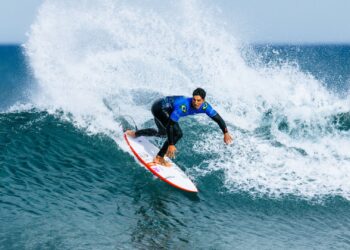 Gabriel Medina surfando em Bells Beach