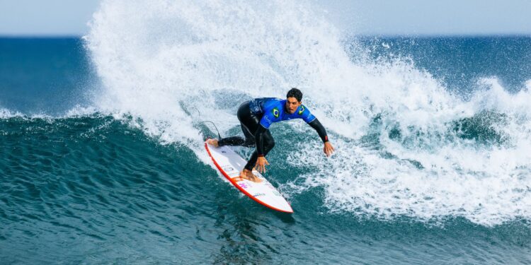 Gabriel Medina surfando em Bells Beach