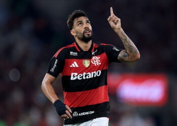 Lucas Paquetá marcou o terceiro gol do Flamengo na vitória sobre o Santos