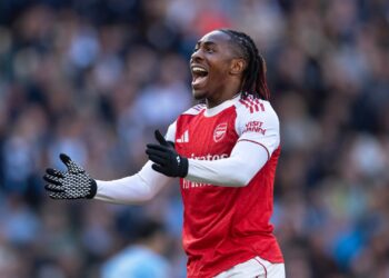 Eze marcou o gol da vitória do Arsenal