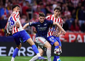 Lance do jogo entre Atlético de Madrid e Arsenal